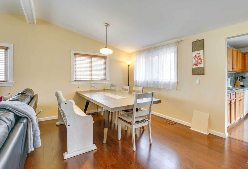 Bright Ann Arbor Home W/ Yard, 3 Mi To U Of M