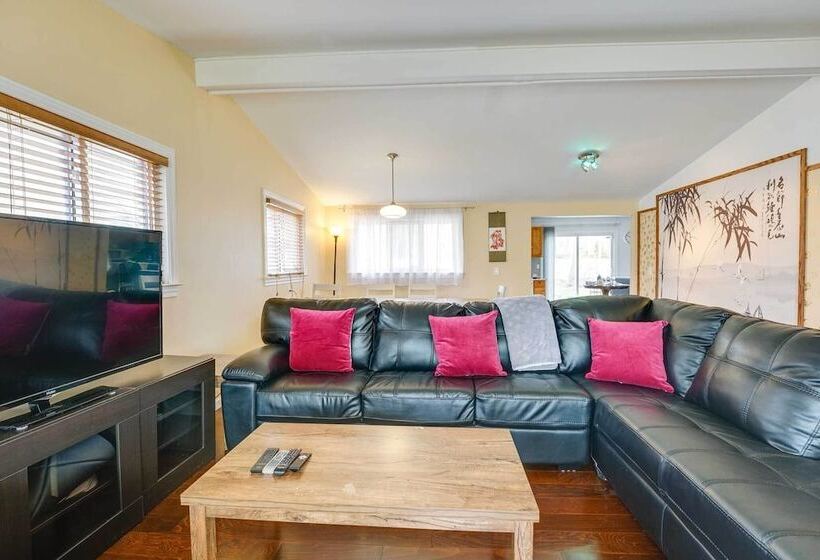 Bright Ann Arbor Home W/ Yard, 3 Mi To U Of M