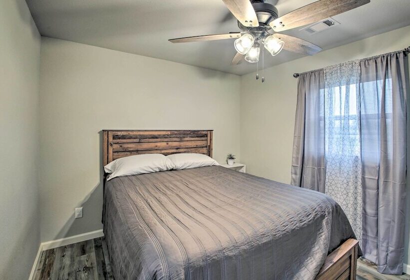 Bright Cabin W/ Spacious Deck And Fire Pit!