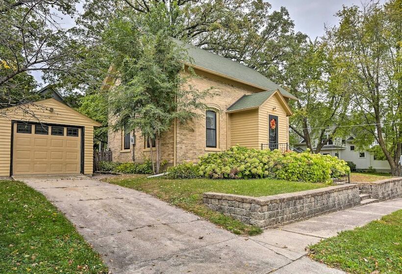 Bright Clear Lake Getaway, 4 Blocks To Downtown!