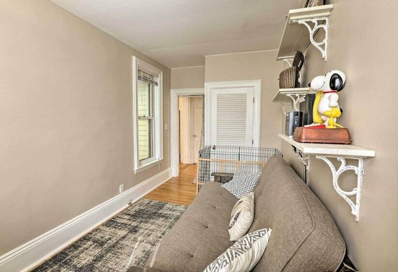 Bright Clear Lake Getaway, 4 Blocks To Downtown!