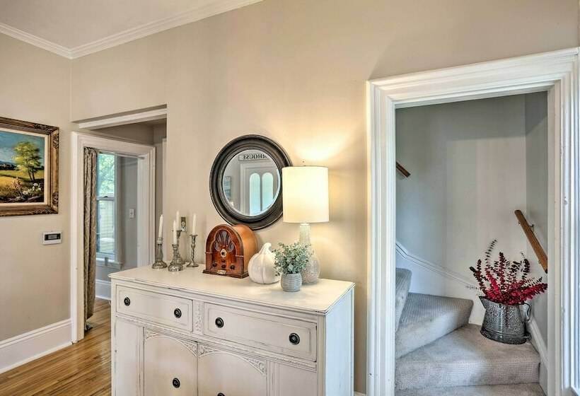 Bright Clear Lake Getaway, 4 Blocks To Downtown!