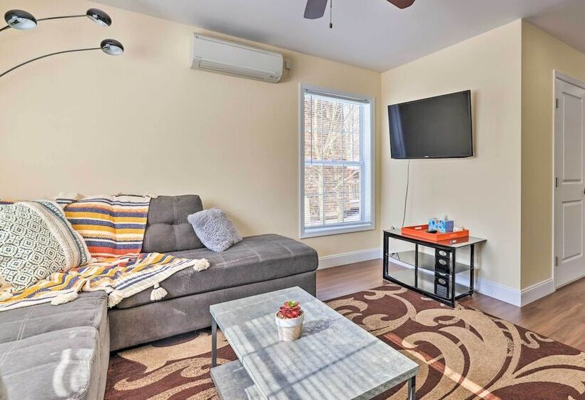 Bright Tobyhanna Home W/ Hot Tub & Fire Pit!