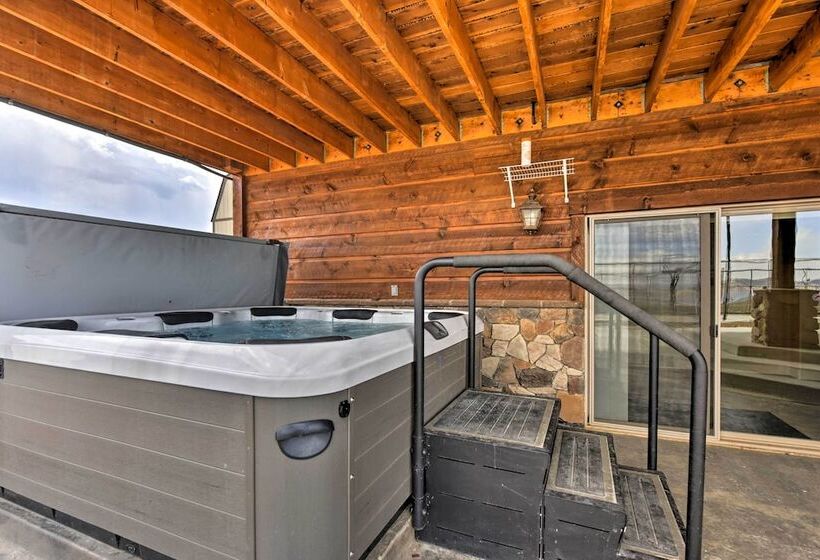 Cabin W/ Beach Access, Sport Court, Hot Tub & View