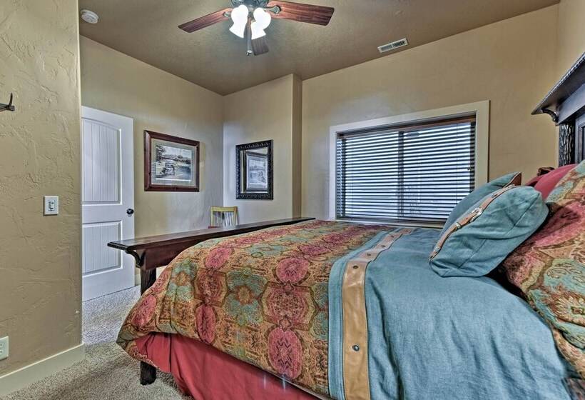 Cabin W/ Beach Access, Sport Court, Hot Tub & View