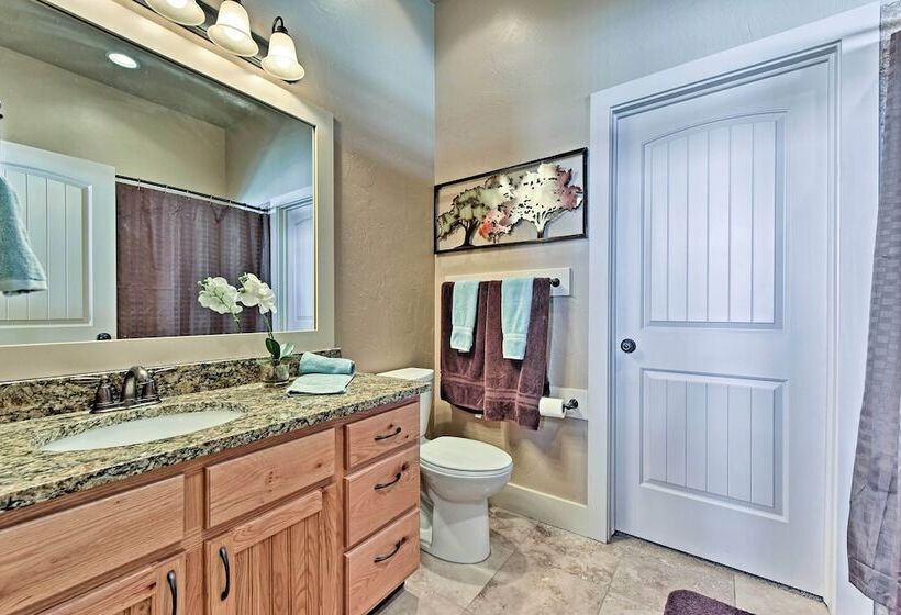 Cabin W/ Beach Access, Sport Court, Hot Tub & View