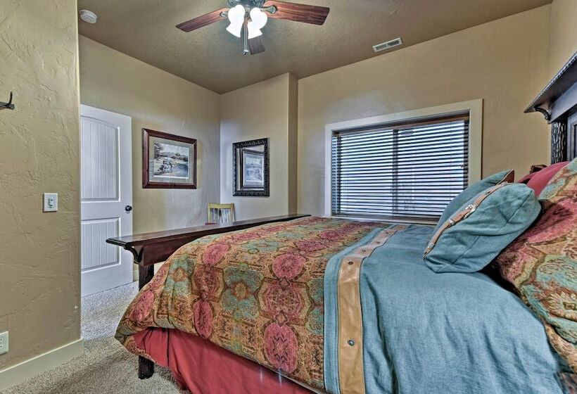 Cabin W/ Beach Access, Sport Court, Hot Tub & View