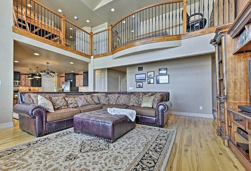 Cabin W/ Beach Access, Sport Court, Hot Tub & View