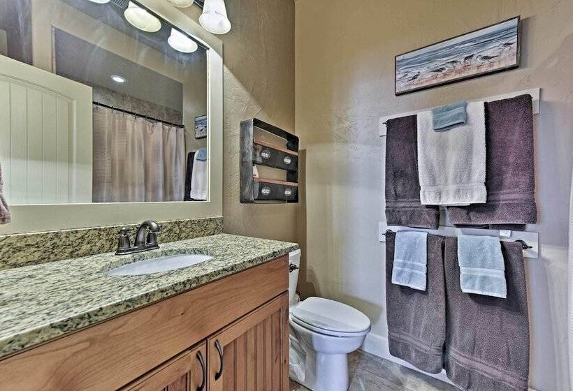 Cabin W/ Beach Access, Sport Court, Hot Tub & View