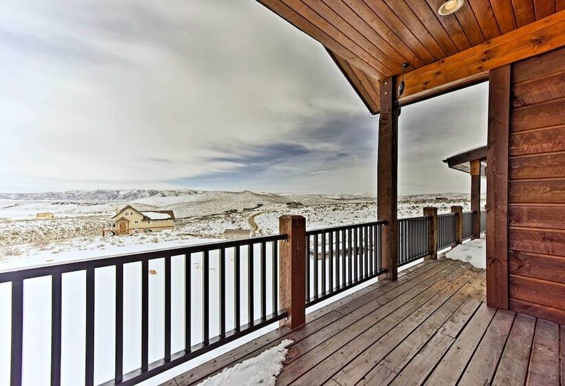Cabin W/ Beach Access, Sport Court, Hot Tub & View
