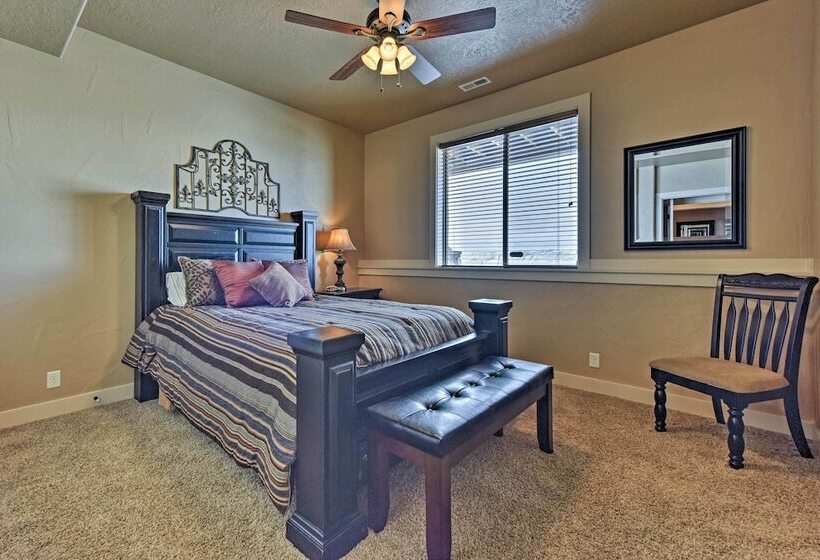 Cabin W/ Beach Access, Sport Court, Hot Tub & View