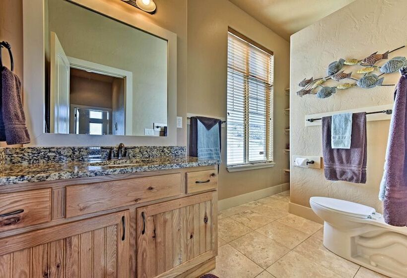 Cabin W/ Beach Access, Sport Court, Hot Tub & View