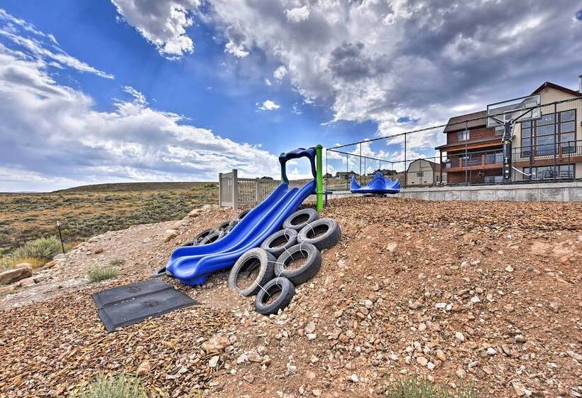 Cabin W/ Beach Access, Sport Court, Hot Tub & View
