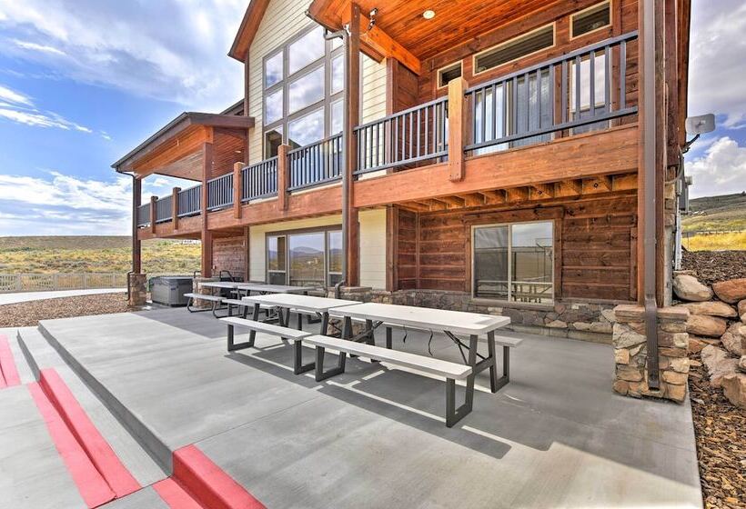 Cabin W/ Beach Access, Sport Court, Hot Tub & View