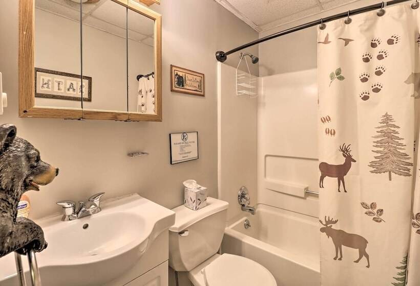 Walk To Lake Harmony: Cabin W/ Fire Pit & Decks!