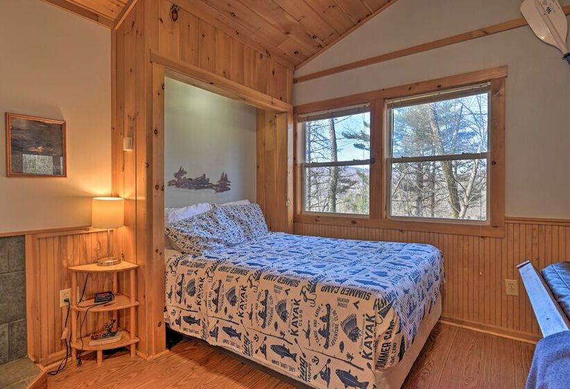 Cabin W/ Hot Tub   Near Nantahala Outdoor Center!