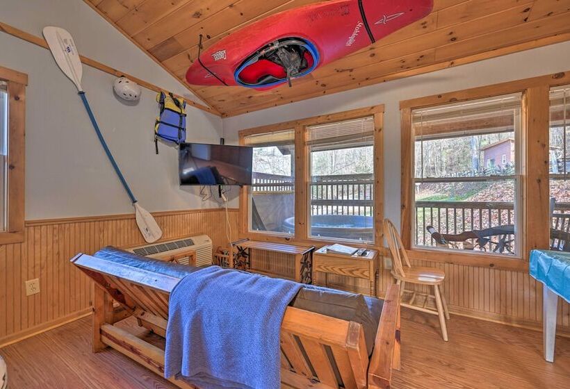 Cabin W/ Hot Tub   Near Nantahala Outdoor Center!