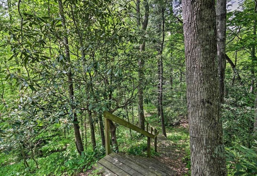 Cabin On 22 Acres W/ Patio   3 Mi To Blowing Rock!