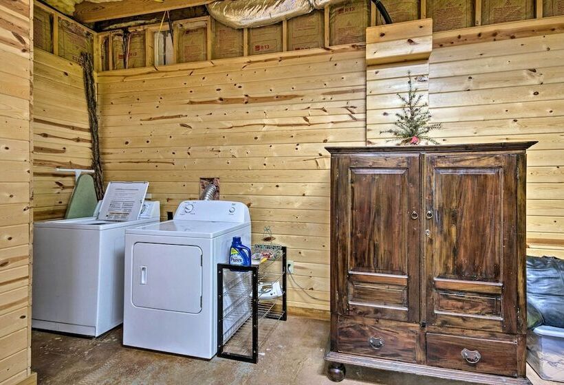 Cabin On 22 Acres W/ Patio   3 Mi To Blowing Rock!