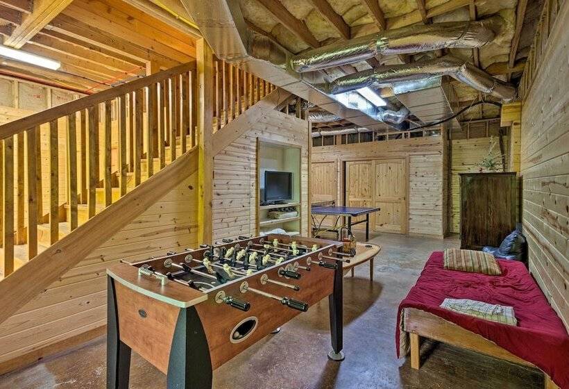 Cabin On 22 Acres W/ Patio   3 Mi To Blowing Rock!