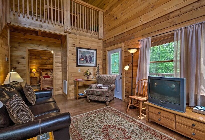 Cabin On 22 Acres W/ Patio   3 Mi To Blowing Rock!