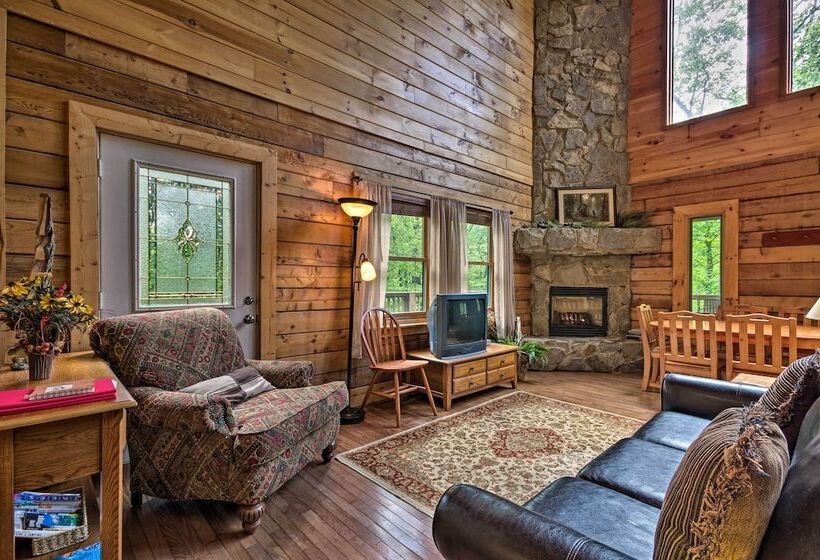 Cabin On 22 Acres W/ Patio   3 Mi To Blowing Rock!