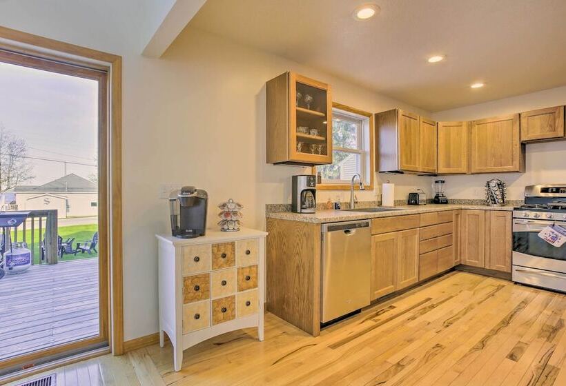 Cadillac Home W/ Hot Tub & Lake Mitchell Views!