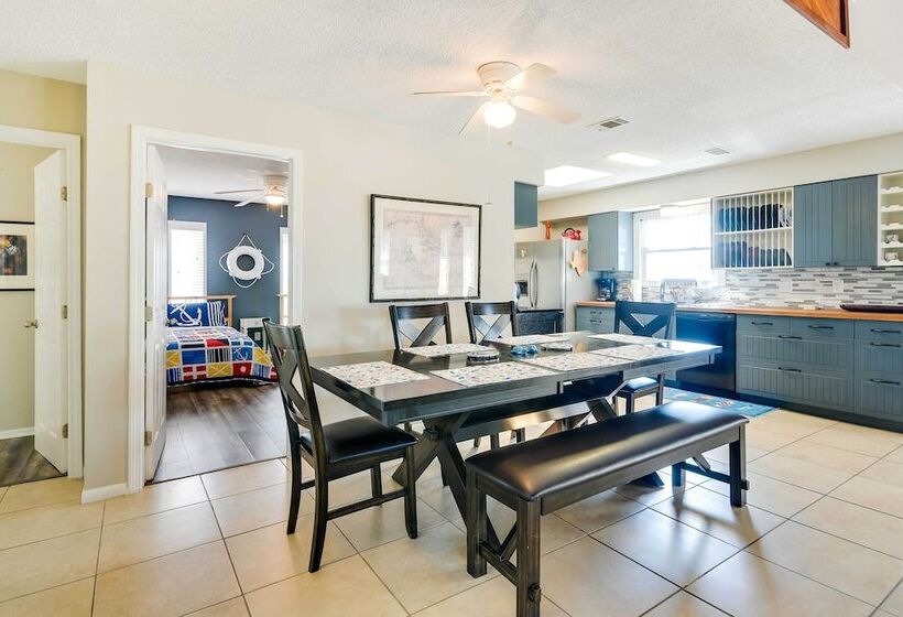 Canal Front Galveston Home: Fishing On Site!