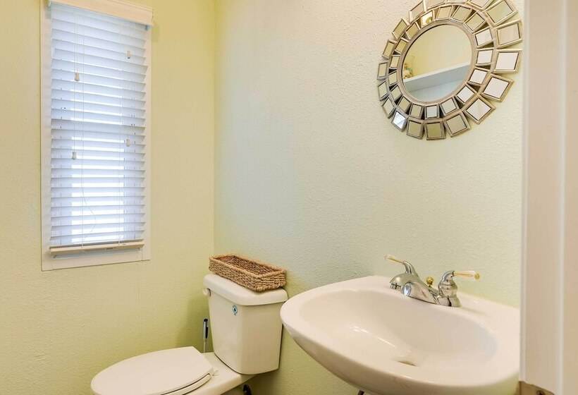 Canal Front Galveston Home: Fishing On Site!