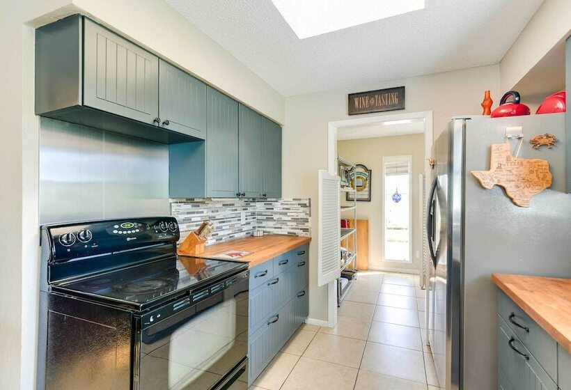 Canal Front Galveston Home: Fishing On Site!