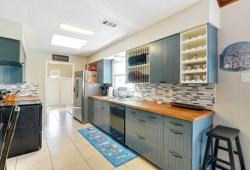 Canal Front Galveston Home: Fishing On Site!