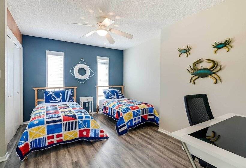 Canal Front Galveston Home: Fishing On Site!