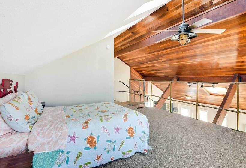 Canal Front Galveston Home: Fishing On Site!