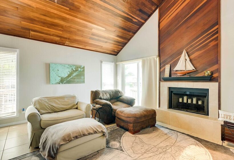 Canal Front Galveston Home: Fishing On Site!