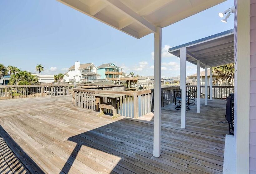 Canal Front Galveston Home: Fishing On Site!