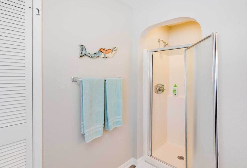 Canal Front Galveston Home: Fishing On Site!