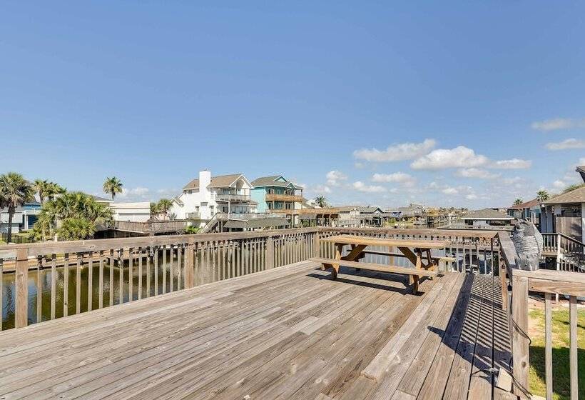 Canal Front Galveston Home: Fishing On Site!