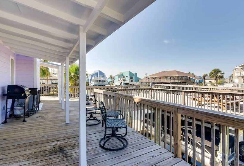 Canal Front Galveston Home: Fishing On Site!