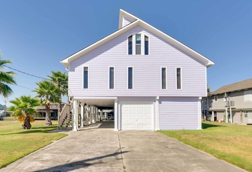 Canal Front Galveston Home: Fishing On Site!