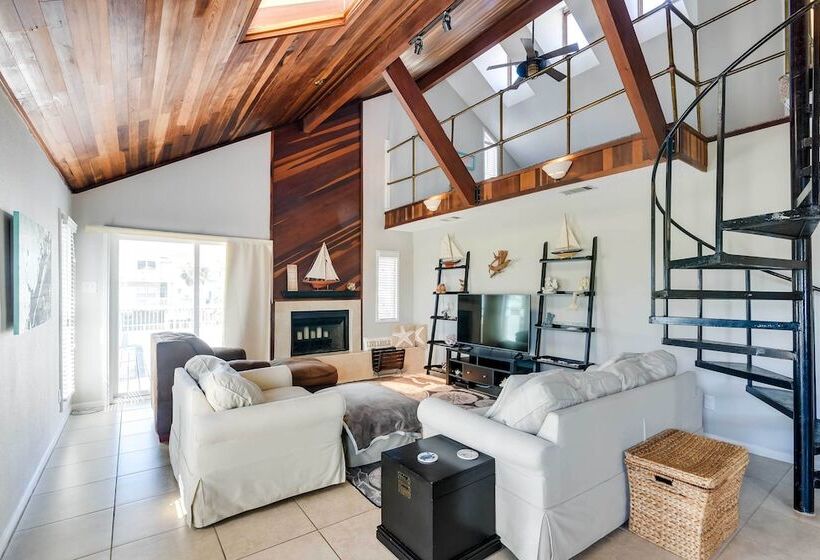 Canal Front Galveston Home: Fishing On Site!