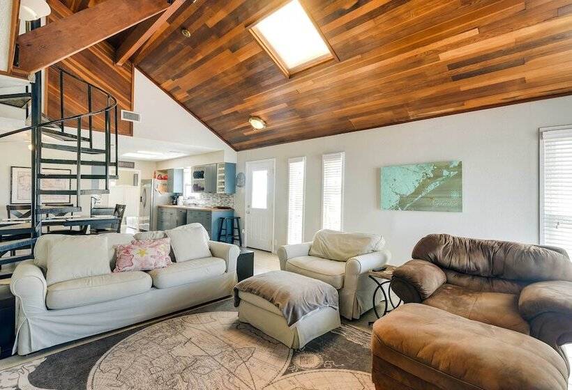 Canal Front Galveston Home: Fishing On Site!