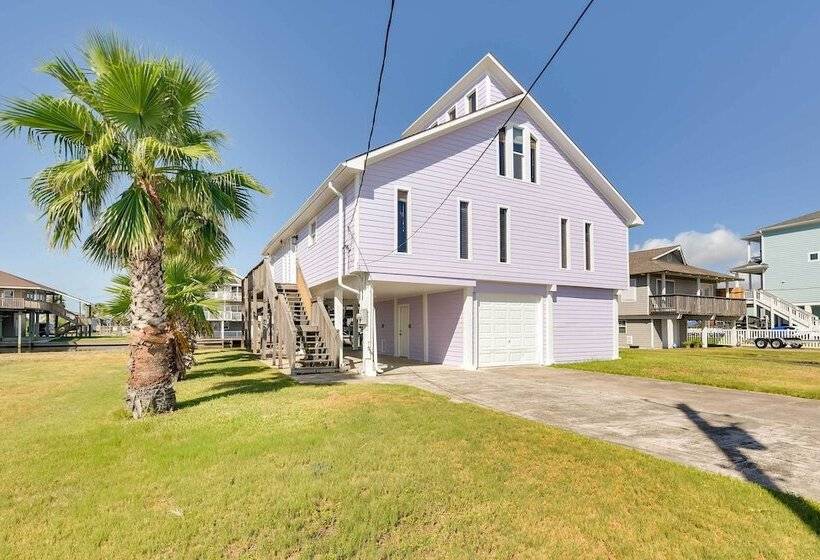 Canal Front Galveston Home: Fishing On Site!