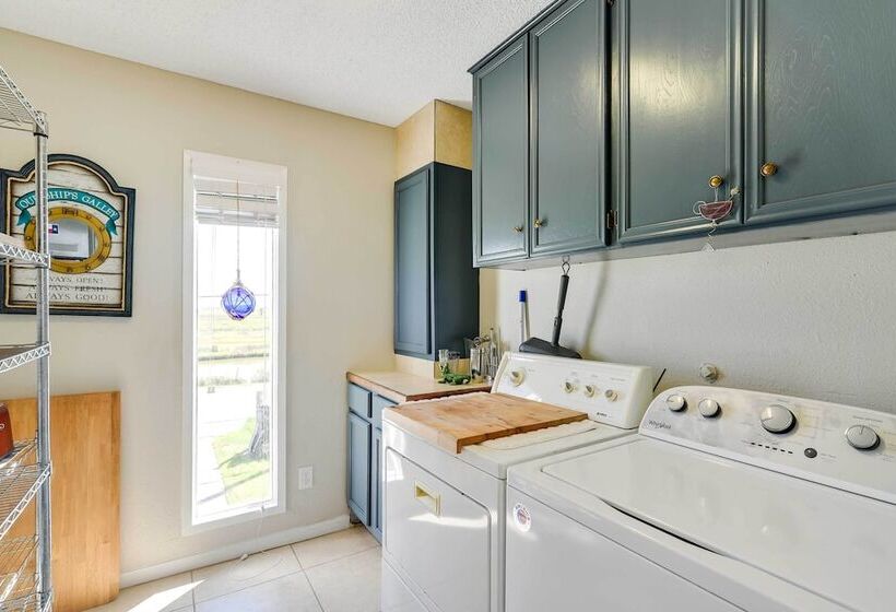 Canal Front Galveston Home: Fishing On Site!