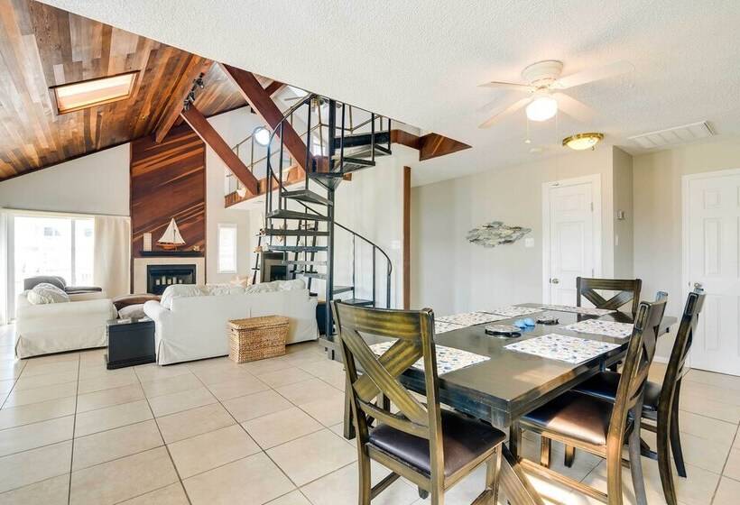 Canal Front Galveston Home: Fishing On Site!