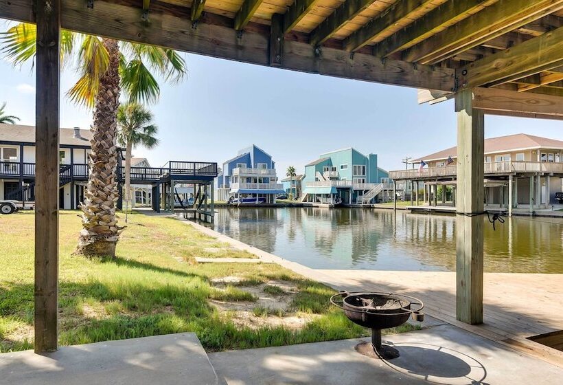 Canal Front Galveston Home: Fishing On Site!