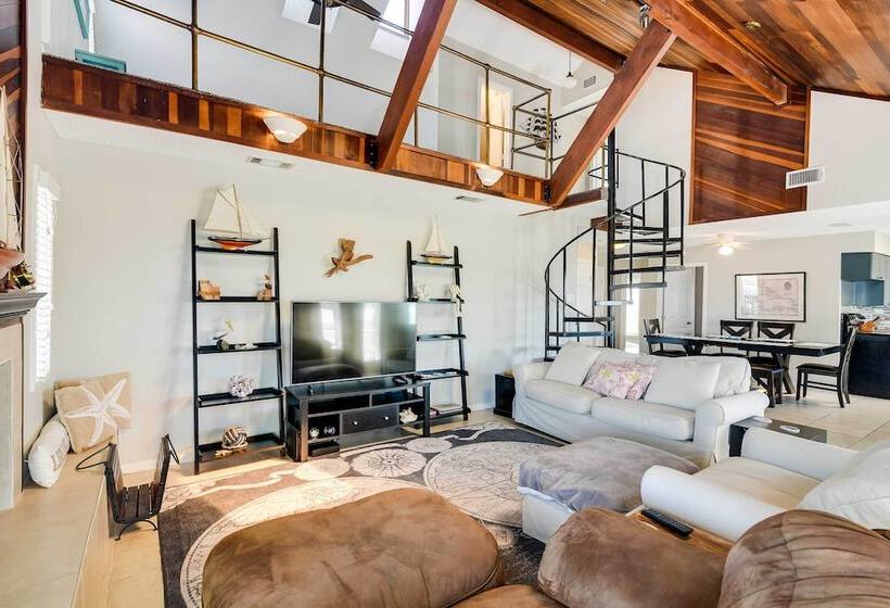 Canal Front Galveston Home: Fishing On Site!