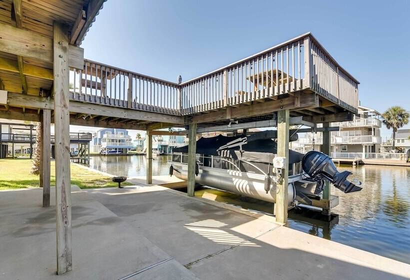 Canal Front Galveston Home: Fishing On Site!