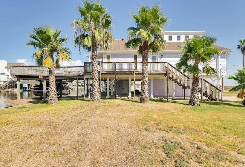 Canal Front Galveston Home: Fishing On Site!
