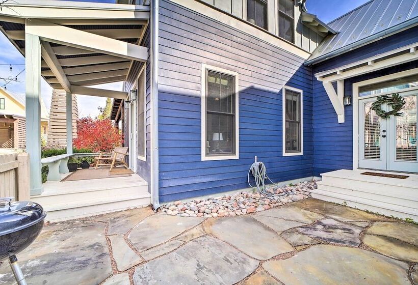 Carlton Landing Home: Walk To Lake & Parks!