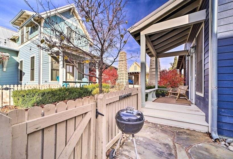 Carlton Landing Home: Walk To Lake & Parks!